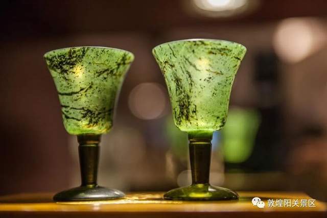 希少中国伝統葡萄美酒夜光杯ぶどうびしゅやこうはい箱入り酒器酒杯ワイングラス2点 希少中国伝統葡萄美酒夜光杯ぶどうびしゅやこうはい箱入り酒器